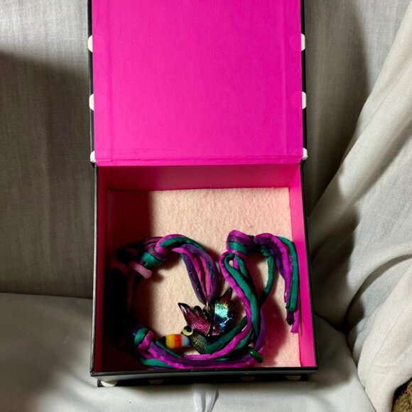 Clear Plastic - Hand Bag w Silver Plastic Handles / FREE GIFT - - Picture 11 of 14